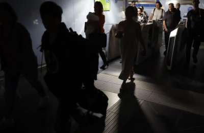 Spain Plunged into Darkness: Major power cut leaves millions without electricity or internet