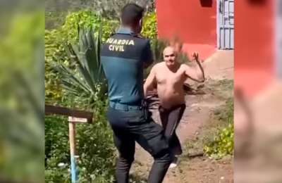 VIDEO: Moment Guardia Civil Shoots Knife Wielding Man in the Canary Islands