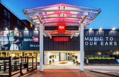 How to make the most of an overnight stay at a UK Airport hotel