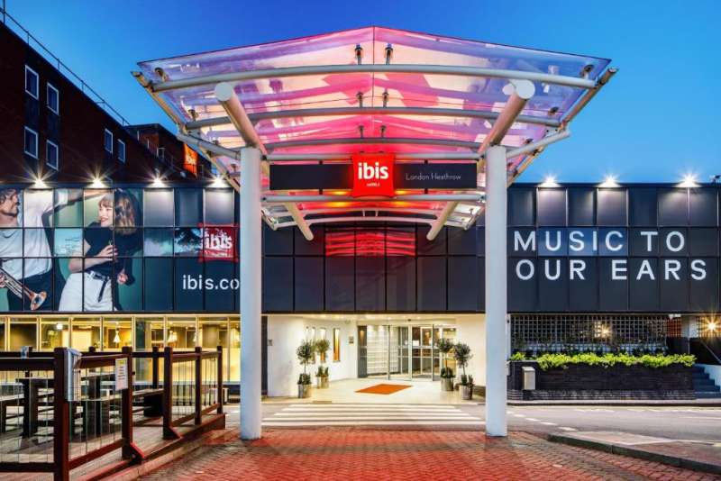 How to make the most of an overnight stay at a UK Airport hotel