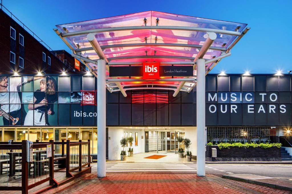How to make the most of an overnight stay at a UK Airport hotel