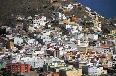 Spending a Relaxing Canaries Holiday Without Overspending