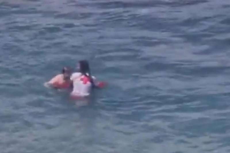 Lifeguards Rescue Couple in Gran Canaria as Drowning Deaths Mount Across the Canary Islands