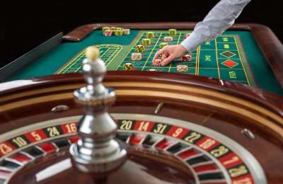 How to Play Roulette: The Ultimate Guide