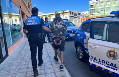 Two Moroccan men arrested after mugging an Irish tourist 