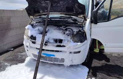 Minibus fire causes traffic disruptions in Teguise