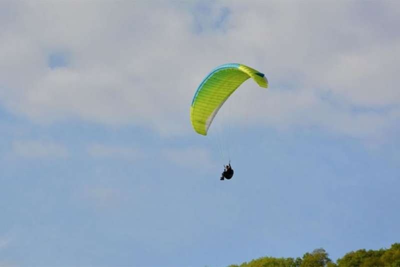 Paraglider hospitalised after plunging into ravine in the South of Tenerife