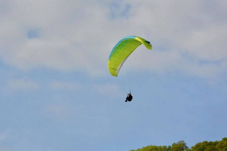 Paraglider hospitalised after plunging into ravine in the South of Tenerife