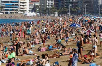 The Canaries break all-time tourism records with best month and quarter in history