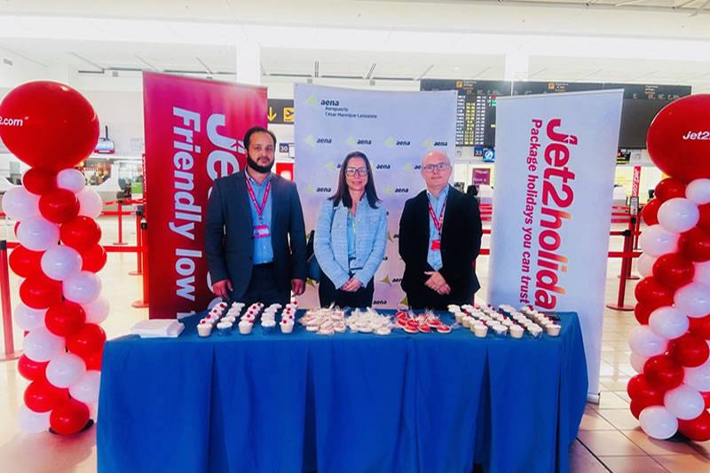 Jet2 celebrates launch of new Lanzarote to Luton flights with sweet treats for passengers