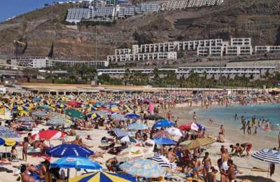 Understanding the surge in Canary Islands' summer tourism