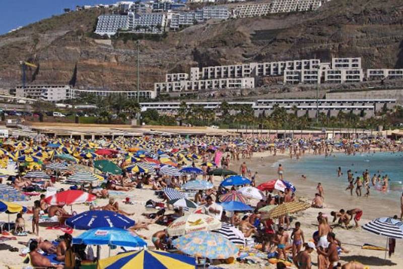 Understanding the surge in Canary Islands' summer tourism