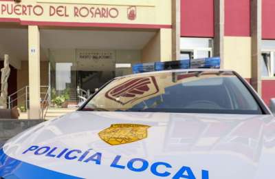 Man arrested after attacking a woman with a knife in a public street