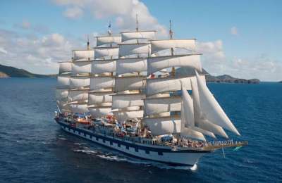 World's largest classic sailing ship docks in Puerto del Rosario