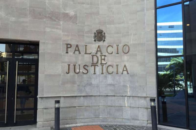 Tourist faces 11-year prison sentence for vandalising hotel room in Tenerife