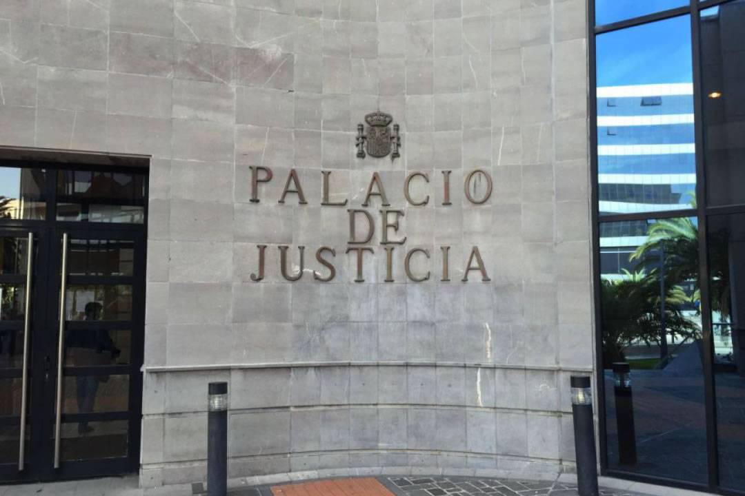 Tourist faces 11-year prison sentence for vandalising hotel room in Tenerife
