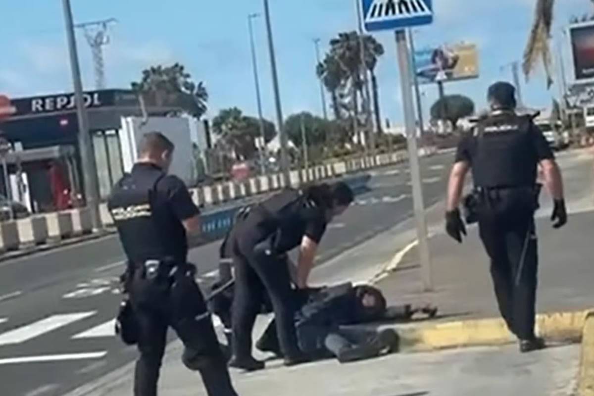 Man shot dead by police after knife attack at Gran Canaria Airport