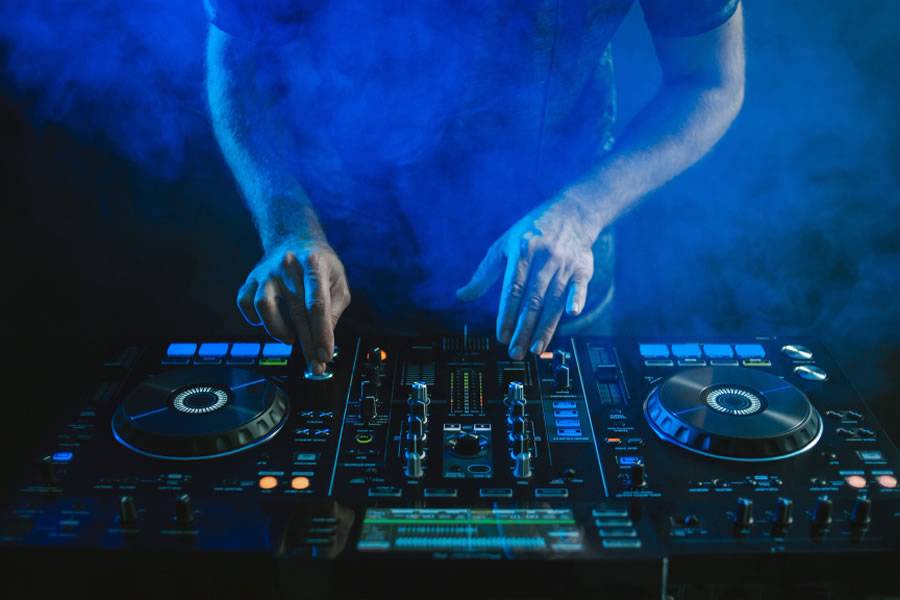 Guardia Civil policeman wins legal battle to also work as a DJ