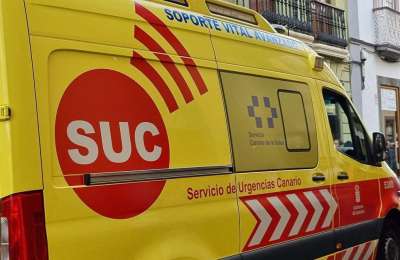 Paramedics save woman’s life after she collapses in a Tenerife street from a heart attack