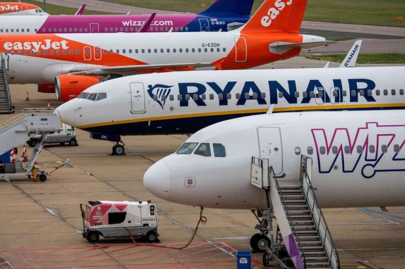 More Airlines Face Fines Over Cabin Bag Charges