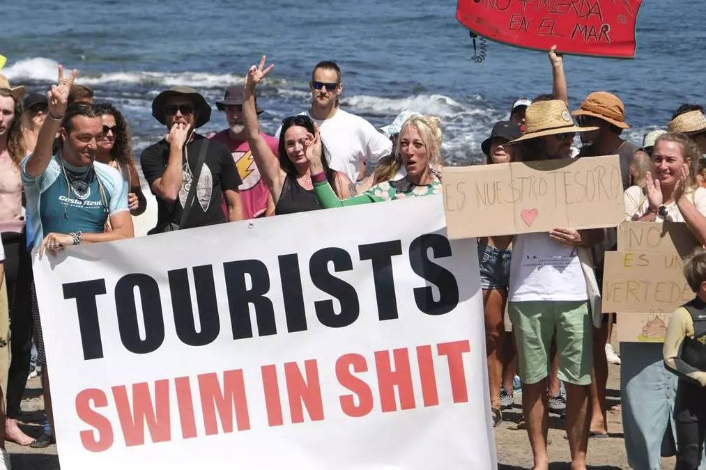 Protest against sewage discharges into sea in Tenerife: ‘Our beaches are not safe’