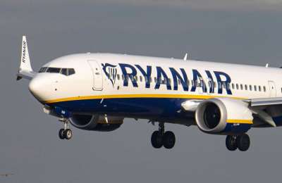 Police officer injured by disruptive passenger on Ryanair flight to Lanzarote