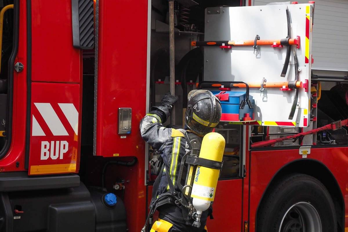 Man rescued by firefighters after fall in remote farm in Tenerife 