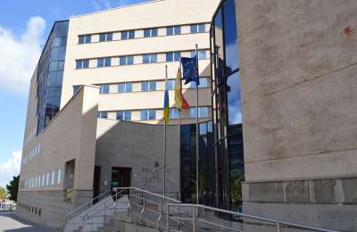 Man on trial for attempted murder of a female bar owner in Tenerife claims it was self defence