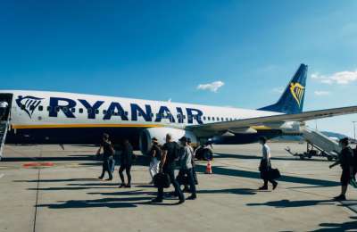 Airport worker dragged off Ryanair flight after forcing way on board in Lanzarote