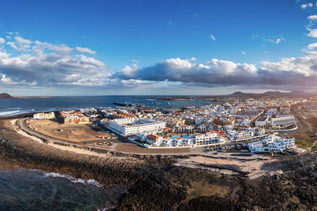 Over 104,000 homes in the Canary Islands are owned by large property holders