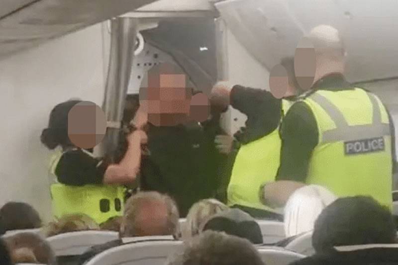 VIDEO: Drunk passenger punches flight attendant and causes panic on TUI flight from the Canary Islands