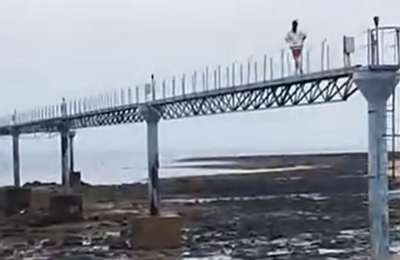 VIDEO: Man caught on camera climbing airport lighting tower in Lanzarote