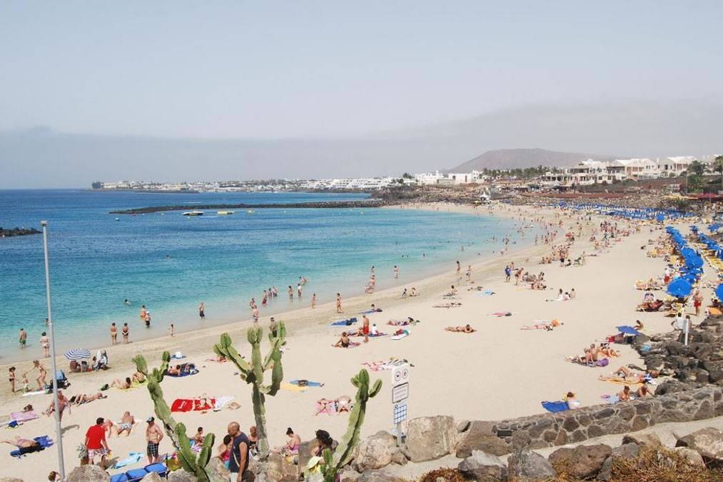 Hot and hazy Sunday in the Canary Islands, with temperatures reaching 30°C