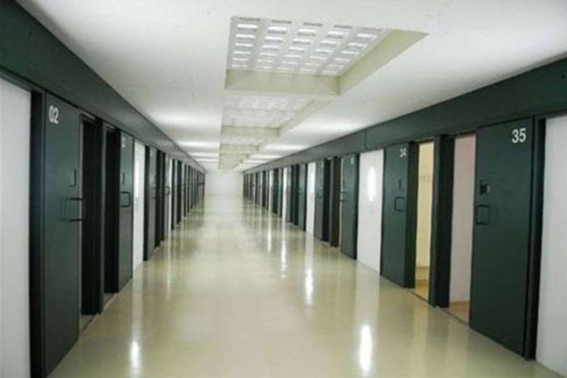 Prisoner exposes himself to female officer at Gran Canaria jail 