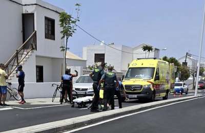 Pedestrian seriously injured after being knocked over by a cyclist in Lanzarote