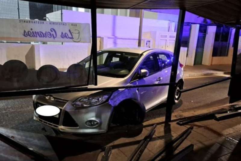 Car smashes into bar terrace in Lanzarote