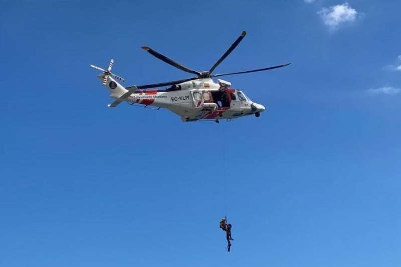 VIDEO: Dutch hiker rescued after a 20-metre fall in La Palma