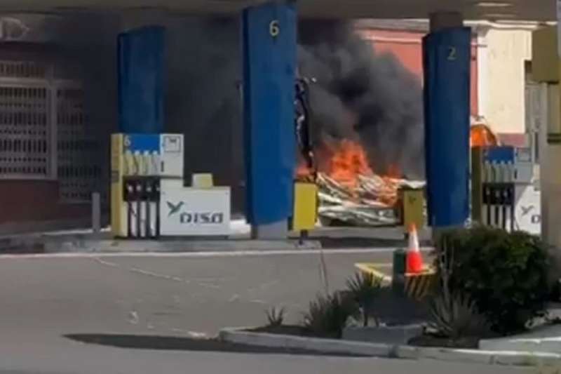 Lorry fire near petrol station sparks panic in Tenerife