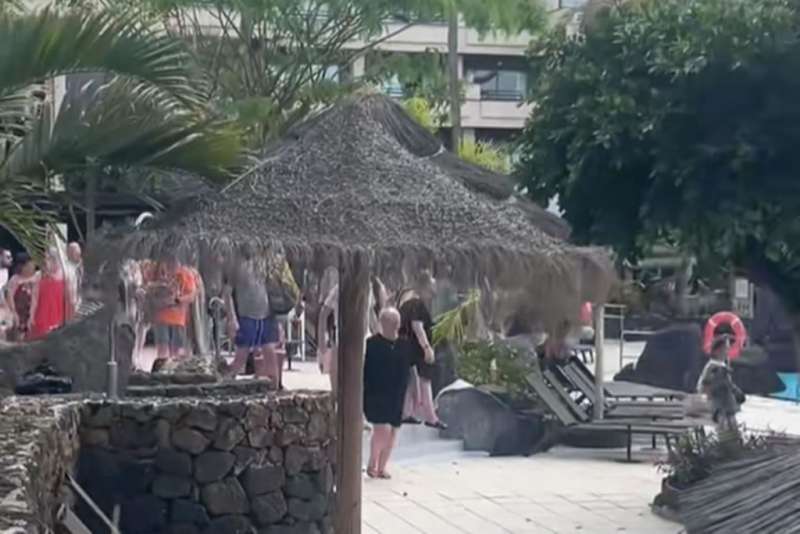VIDEO: Tourists race for the best spot in a new chapter of 'Sunbed Wars' 