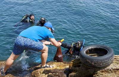 Divers collected 45 kilos of rubbish in one day from two popular beaches in the Canary Islands