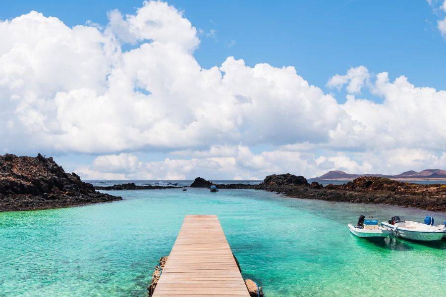 Exploring the island of Los Lobos, a stone throw from Fuerteventura