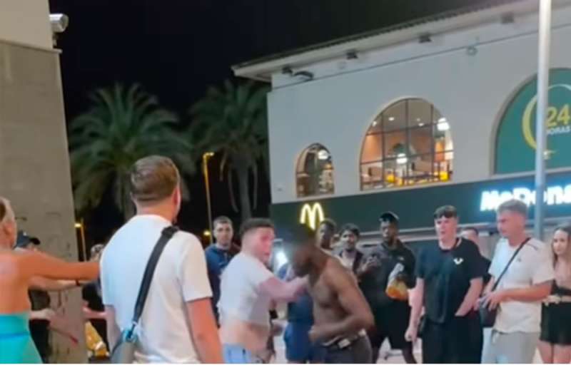 Another fight breaks out in Tenerife as British tourists cheer them on