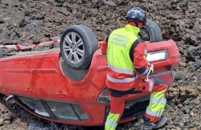 Dangerous day on Haría’s roads as second car overturns