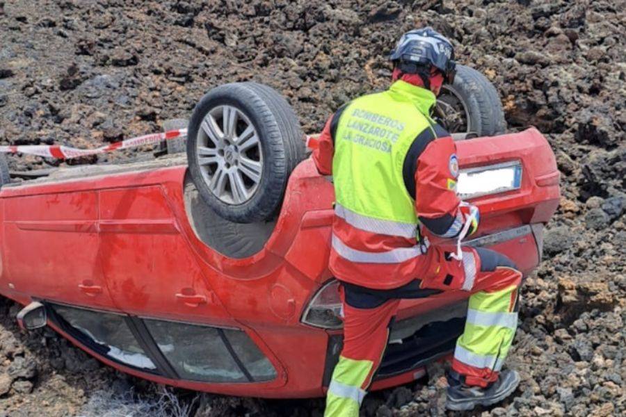 Dangerous day on Haría’s roads as second car overturns