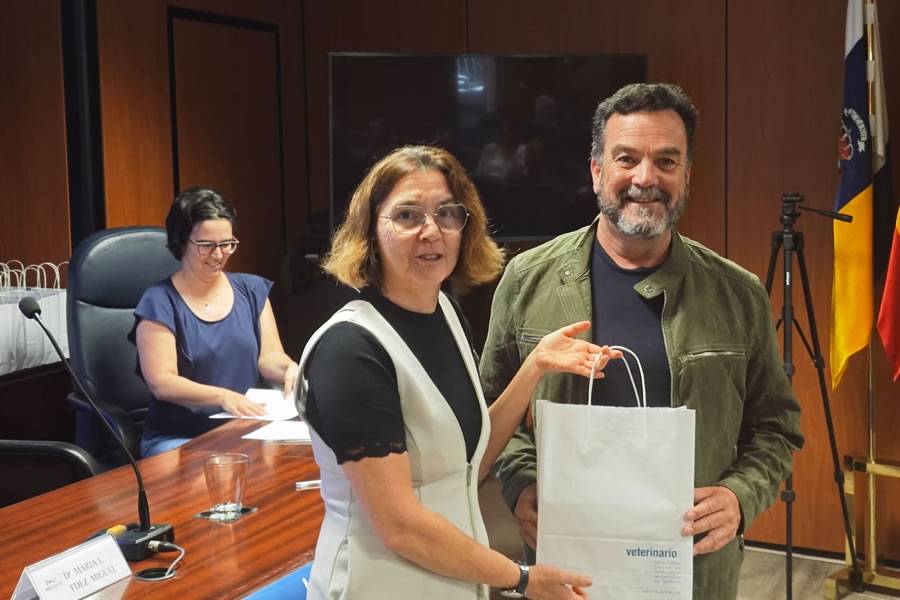 Adeje joins pet identification drive to boost animal safety and welfare
