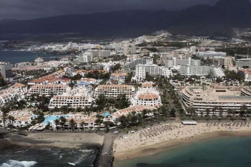 Canary Islands Parliament calls for investigation into hotel acquisitions by investment funds