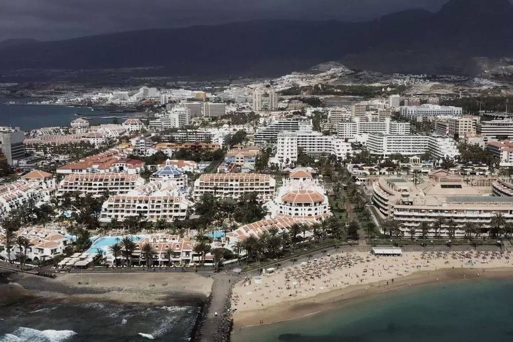 Canary Islands Parliament calls for investigation into hotel acquisitions by investment funds