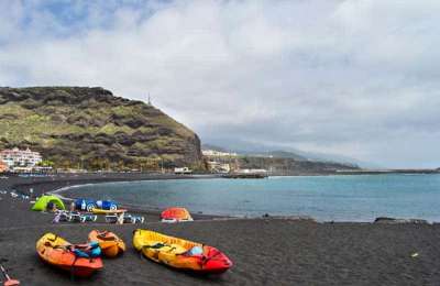 Off-duty Guardia Civil officer rescues unconscious swimmer from rough seas 
