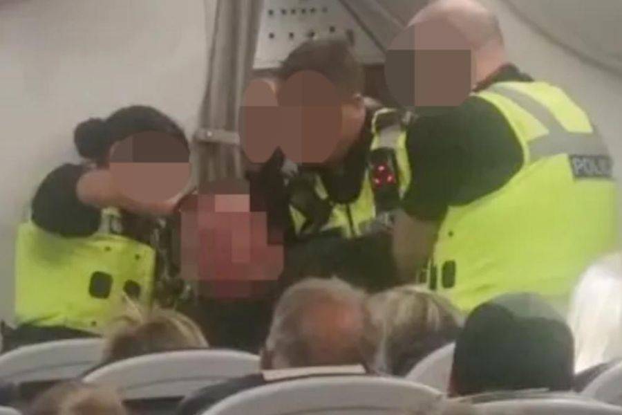 VIDEO: Latest incident involving drunk passenger on a TUI flight from the Canaries
