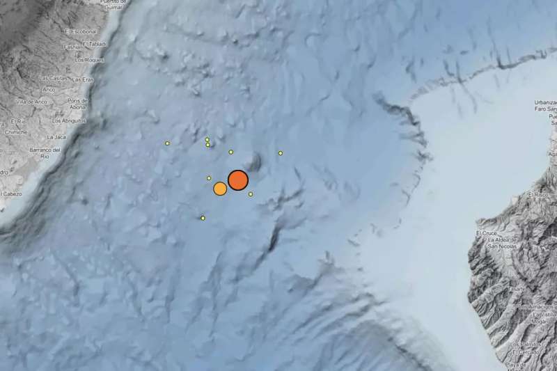 3.4 magnitude earthquake recorded at Enmedio Volcano between Tenerife and Gran Canaria